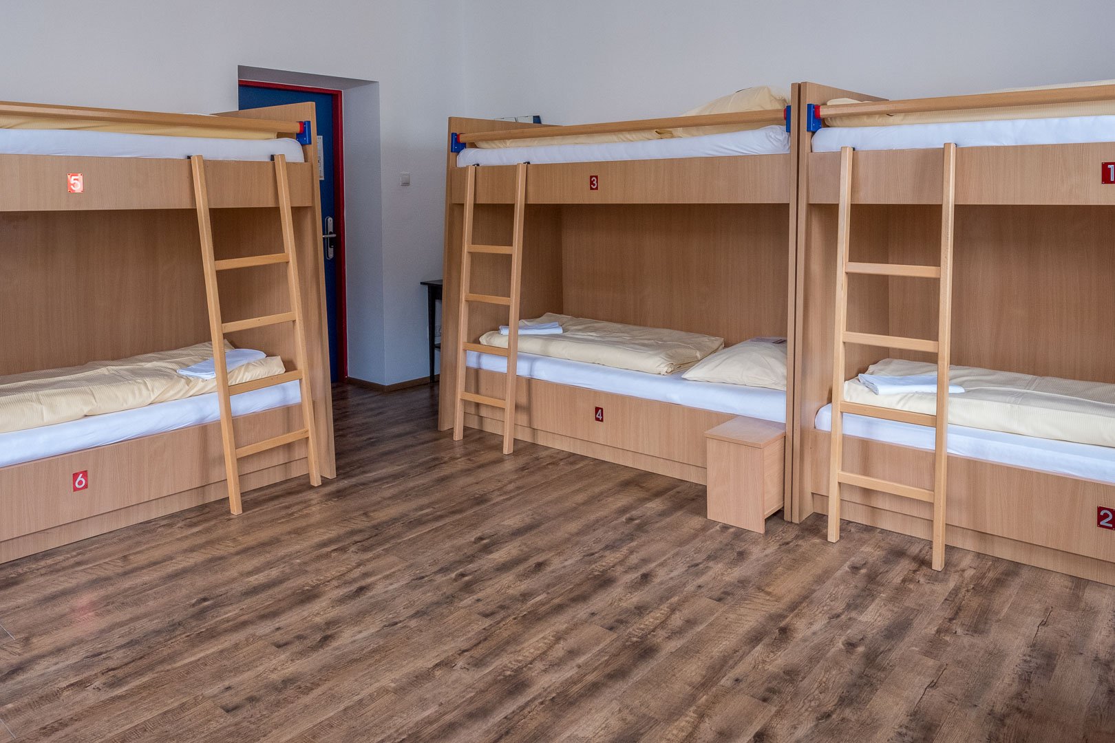 Yoho male six bed dorm yohohostelreview