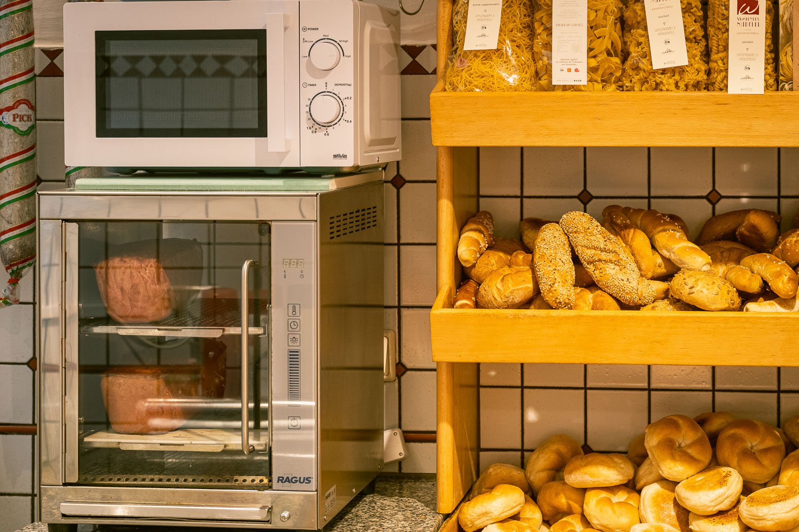 Leberkäse und Leberkäsesemmel bei der Fleischerei Erlach