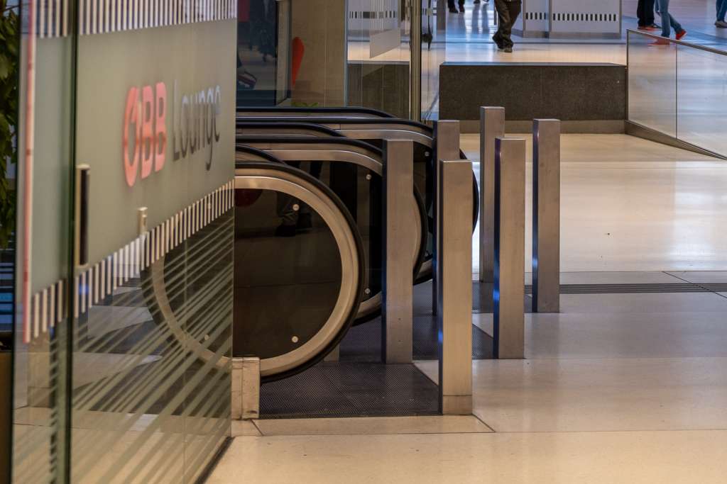 ÖBB Travel Lounge and Ticket Office in Salzburg