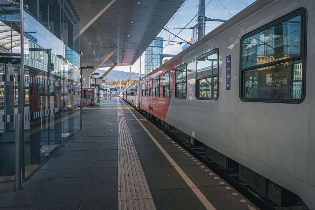 The best way to travel from Vienna to Salzburg is by train