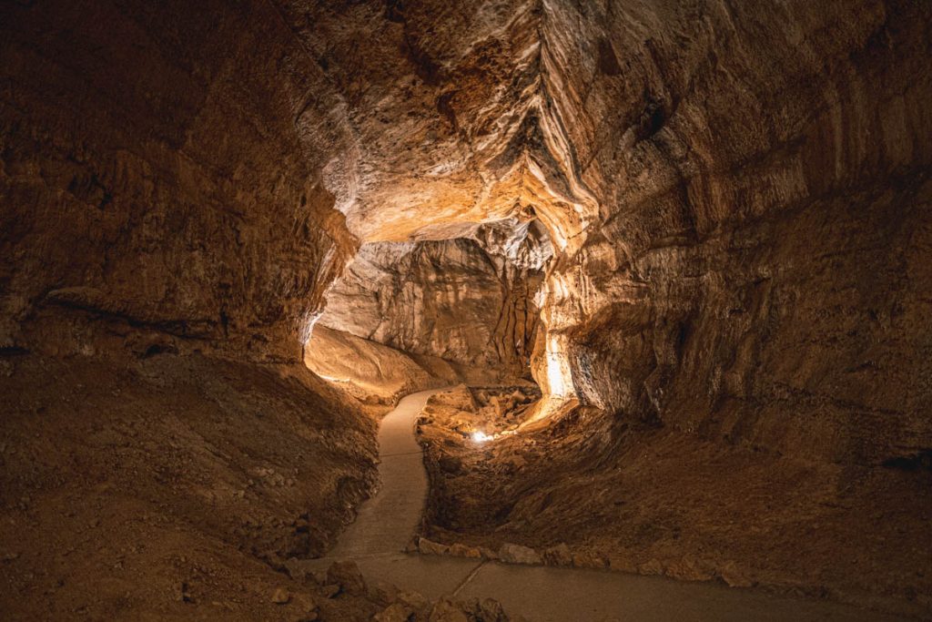 Explore the Mammut Cave on Dachstein Krippenstein